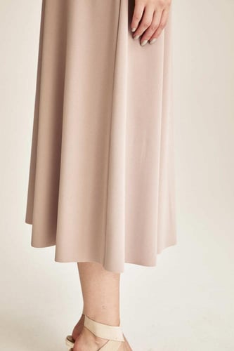 تنورة ميدي بقصة كلوش