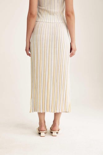 تنورة مقلمة بلمعة