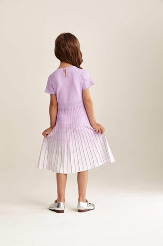 فستان بأكمام قصيرة