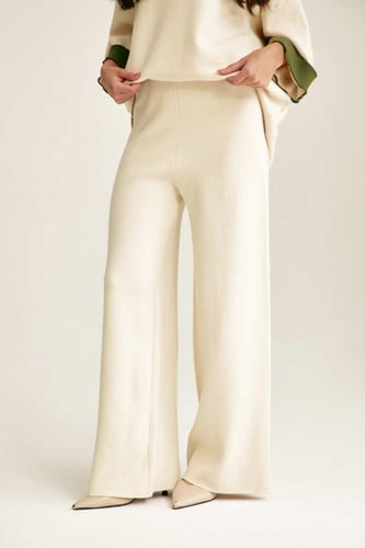 بنطلون سادة بأرجل واسعة