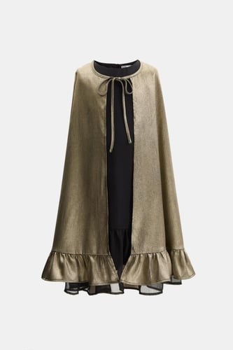 فستان مع كاب مزين بكشكش