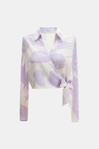 بلوزة موردة بنمط لف