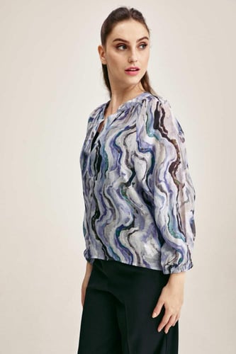 بلوزة فضفاضة بنقوش مموجة