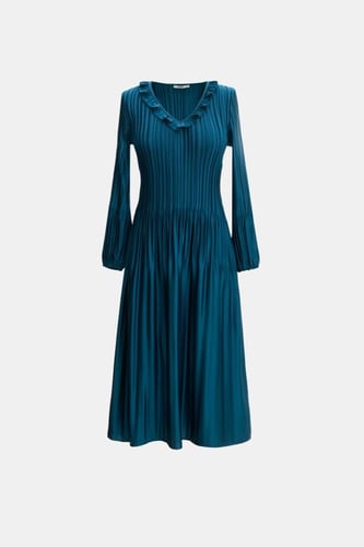 فستان بياقة كشكش