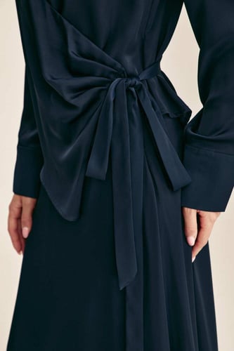 بلوزة لف برباط جانبي