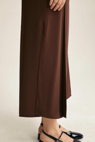 بنطلون سادة بقصة واسعة