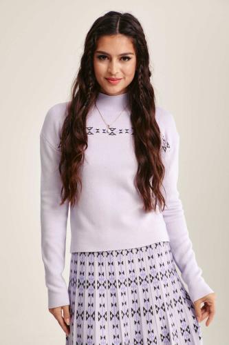 بلوزة محبوكة بنقوش هندسية