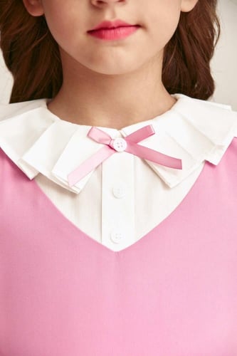 مريول مدرسي إبتدائي بياقة بكسرات وحزام من الخلف