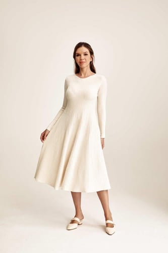 فستان سادة بقصة كلوش