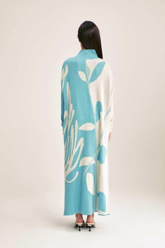 فستان واسع بنقوش موردة