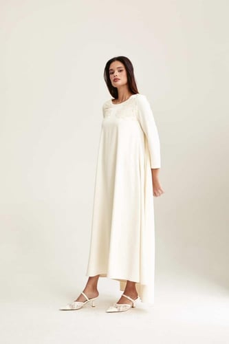 فستان قفطان مُطرز بالخرز