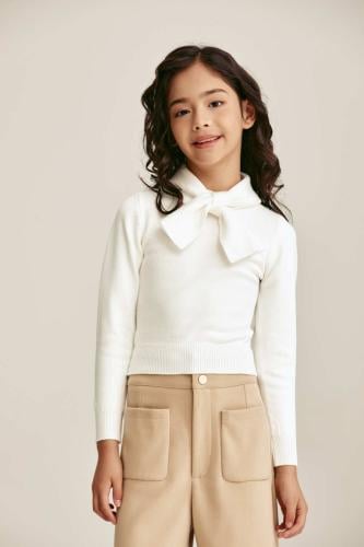 بلوزة محبوكة بياقة بربطة