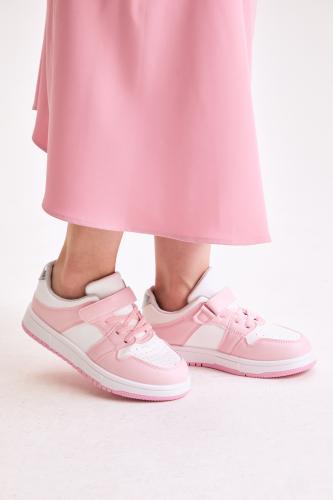 حذاء رياضي بشريط إغلاق