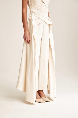 بنطلون بقصة ارجل واسعة