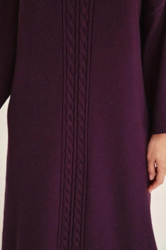 فستان واسع بياقة عالية