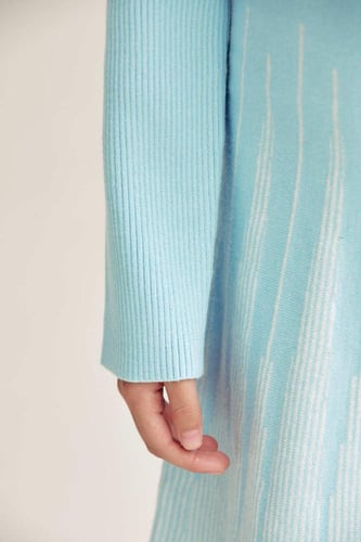 فستان محبوك بنقوش هندسية