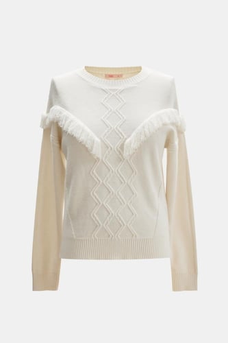 كنزة مزينة بالشراشيب