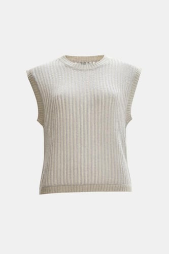 بلوزة لامعة بلا أكمام