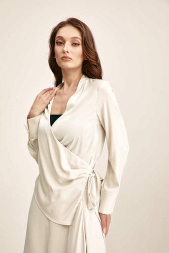 بلوزة لف برباط جانبي