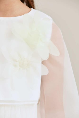 بلوزة أورجنزا مزينة بورود