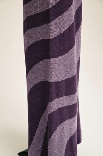 بنطلون واسع بنقوش مموجة