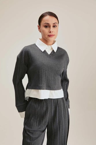 بلوزة بتصميم قطعتين