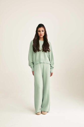 بلوزة بأكتاف منسدلة