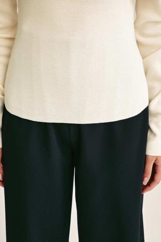 بلوزة بلا أكتاف مزينة بالكريستال