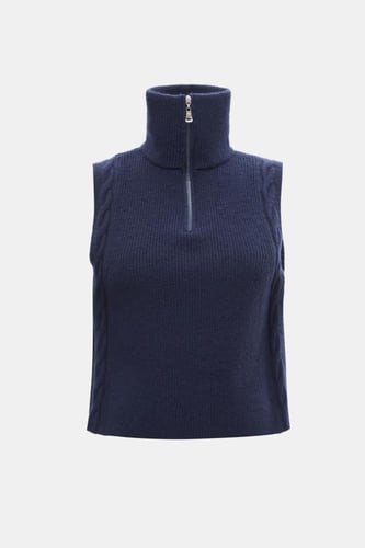 بلوزة بلا أكمام بقصة مفتوحة