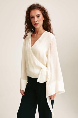 بلوزة بنمط لف