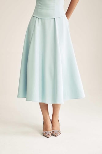 تنورة ميدي بقصة كلوش