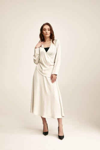 بلوزة لف برباط جانبي