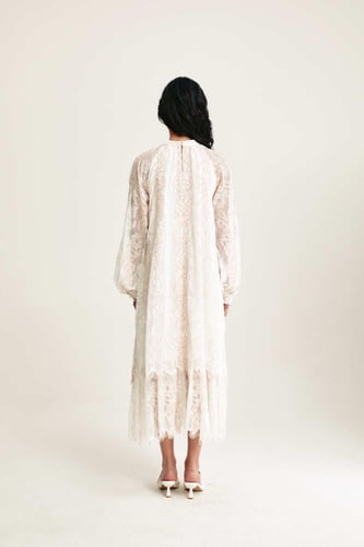 فستان دانتيل بطبقتين