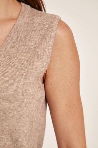 جاكيت بلا أكمام بأزرار