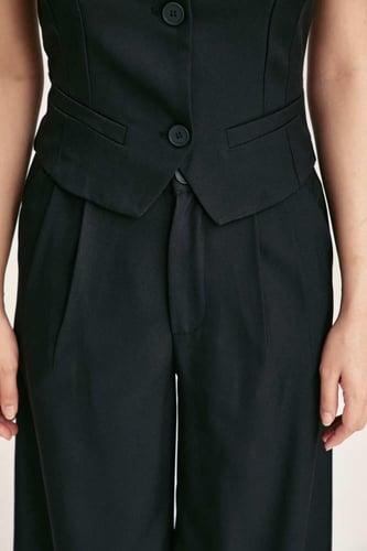 جاكيت بلا أكمام