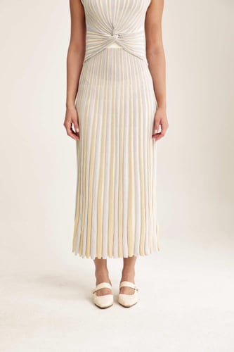 تنورة مقلمة بلمعة