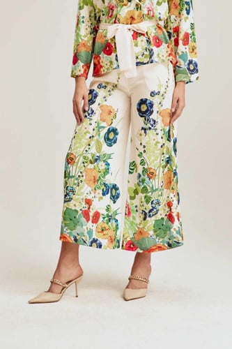 بنطلون مورد بقصة واسعة