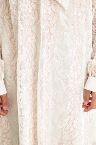 فستان دانتيل بطبقتين