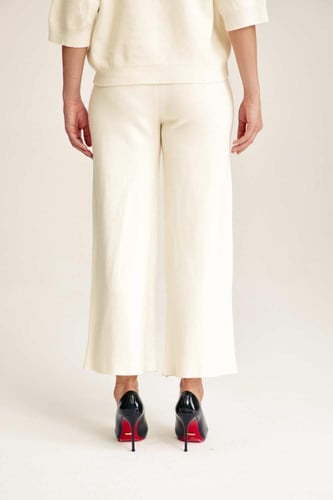 بنطلون واسع بخصر مطاطي