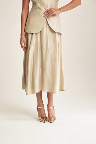 تنورة ميدي بطيات