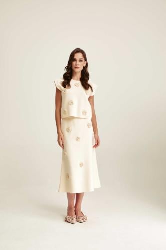 تتورة محبوكة بورود بارزة