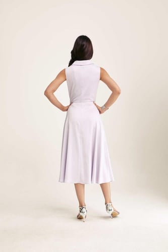 فستان بلا أكمام بياقة متدلية