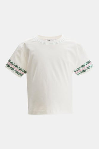 تي شيرت بأكمام مُطرزة