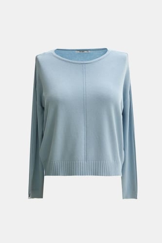 بلوزة محبوكة بقصة فضفاضة