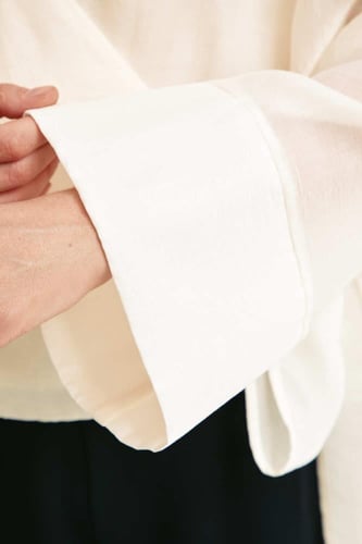 بلوزة بنمط لف