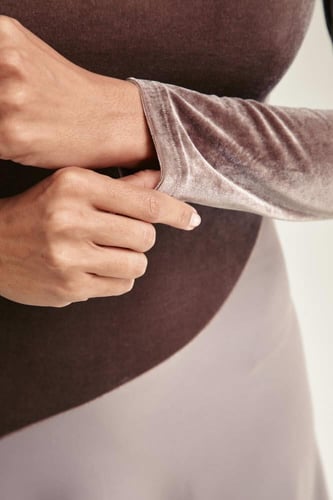 فستان مخمل بقصة كلوش