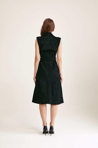 فستان بأزرار وحزام ربط