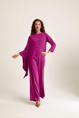 بلوزة بوشاح مزينه بطيات