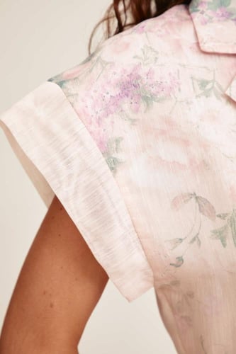 فستان مورد بأكمام قصيرة