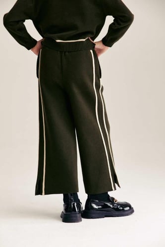 بنطلون بأرجل واسعة